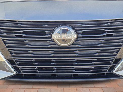 Used 2024 Nissan Altima 2.5 SV FWD image 3