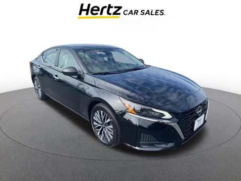 Used 2025 Nissan Altima 2.5 SV image 1