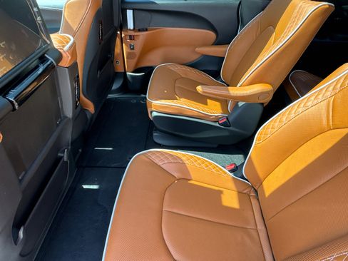 New 2026 Chrysler Pacifica Pinnacle FWD image 25