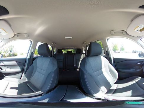 Used 2025 Nissan Rogue SV FWD image 43