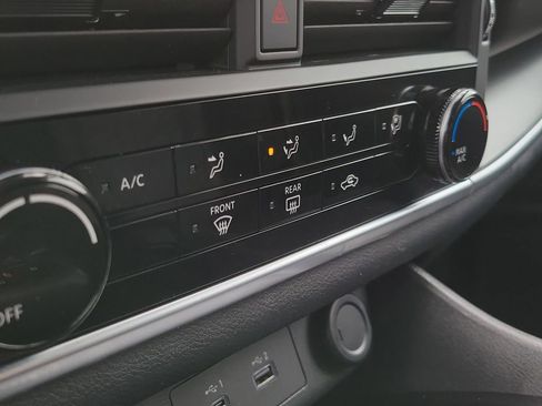 Used 2022 Nissan Rogue S image 23