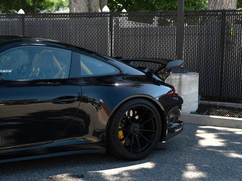 Used 2018 Porsche 911 GT3 RWD image 47