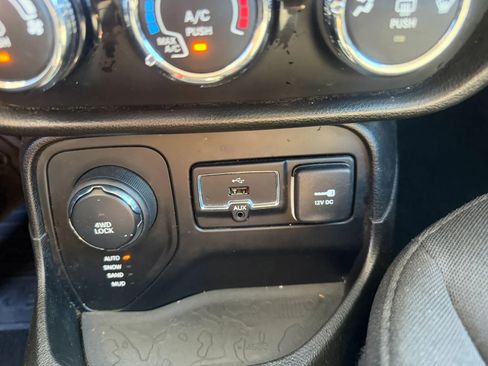 Used 2016 Jeep Renegade Sport w/ Power & Air Group AWD/4WD image 41