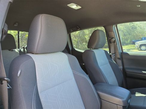 Used 2021 Toyota Tacoma TRD Off-Road w/ Technology Package image 15