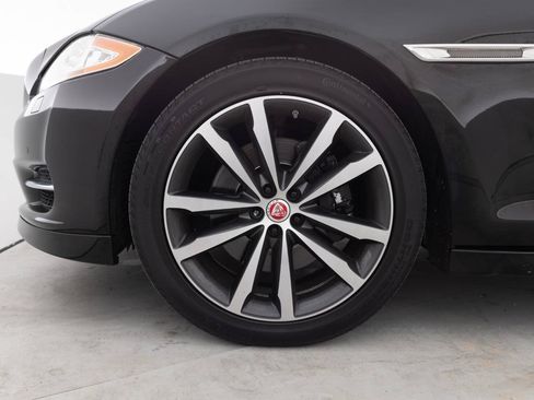 Used 2015 Jaguar XJ RWD image 17
