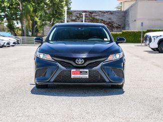 Used 2018 Toyota Camry SE FWD video 2