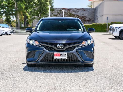 Used 2018 Toyota Camry SE FWD image 2