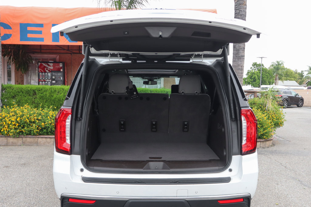 Used 2021 GMC Yukon XL SLT w/ SLT Premium Package AWD/4WD image 8