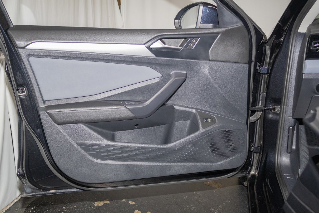 Used 2025 Volkswagen Jetta SE FWD image 10