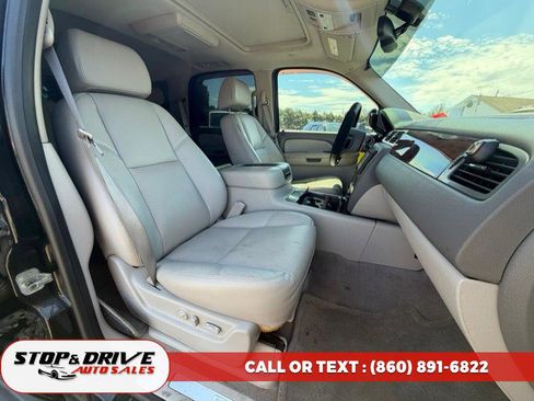 Used 2009 Chevrolet Tahoe LTZ AWD/4WD image 17