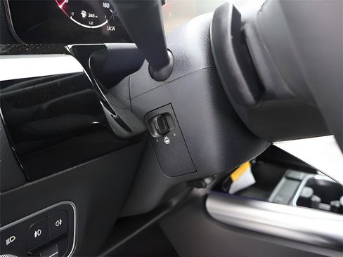 Used 2025 Mercedes-Benz GLA 250 4MATIC image 62