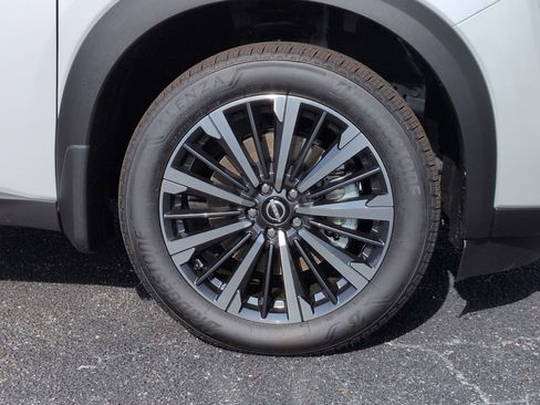 New 2026 Nissan Pathfinder Platinum FWD image 11