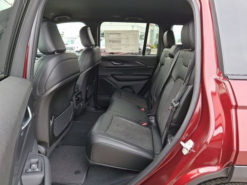 New 2025 Jeep Grand Cherokee Altitude image 6