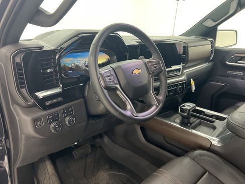 Used 2023 Chevrolet Silverado 1500 High Country w/ High Country Premium Package image 9