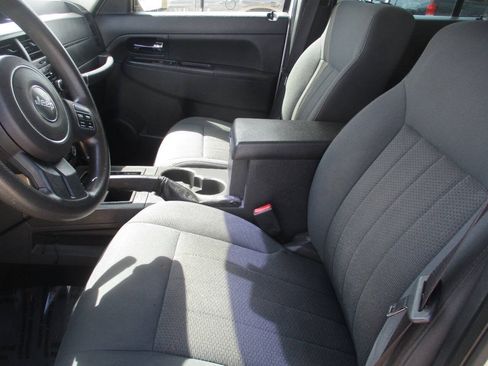 Used 2011 Jeep Liberty Sport AWD/4WD image 14