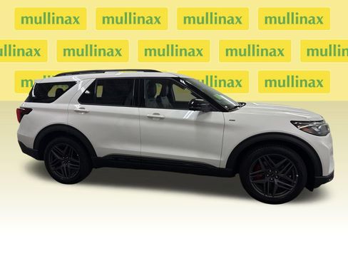 New 2026 Ford Explorer ST-Line w/ ST-Line Street Pack RWD image 2