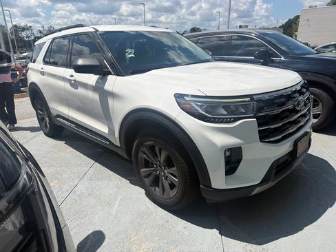 Used 2025 Ford Explorer Active w/ Active Comfort Package AWD/4WD image 4