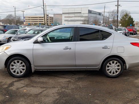 Used 2012 Nissan Versa SV w/ Convenience Pkg image 4