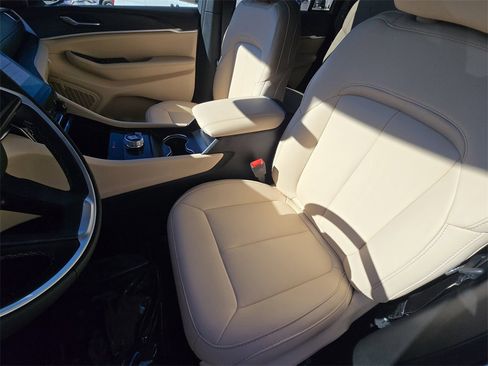 New 2025 Jeep Grand Cherokee Limited image 16