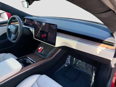 Used 2024 Tesla Model S image 13