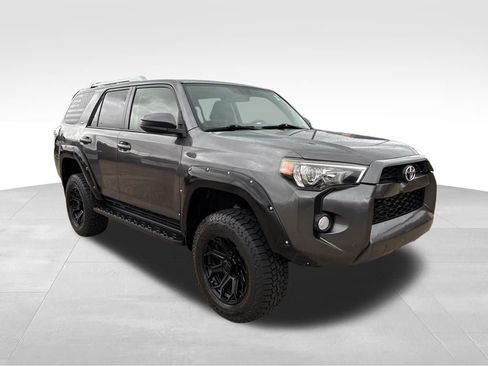 Used 2016 Toyota 4Runner SR5 image 8