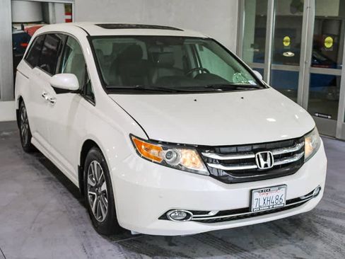Used 2014 Honda Odyssey Touring image 3