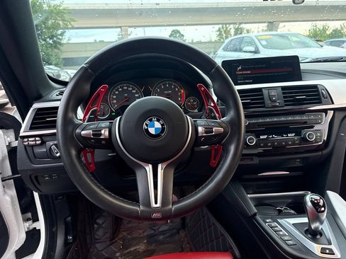 Used 2018 BMW M4 Convertible RWD image 17