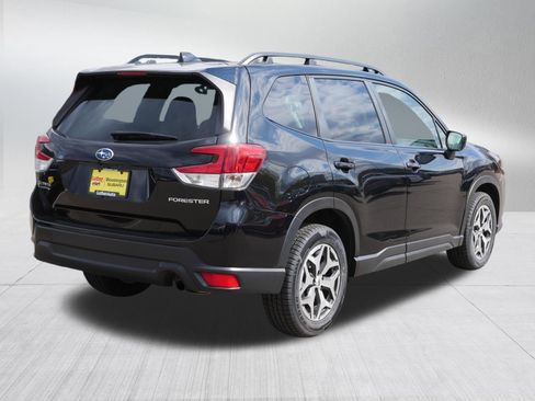 Used 2023 Subaru Forester Premium AWD/4WD image 7
