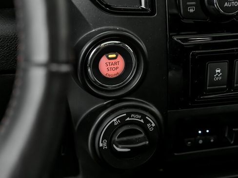 Used 2021 Nissan Titan PRO-4X w/ Pro-4x Convenience Package image 29