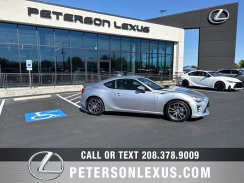 Used 2018 Toyota 86 RWD image 1