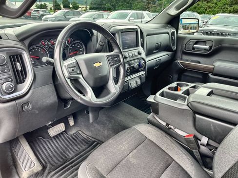 Used 2022 Chevrolet Silverado 1500 LT AWD/4WD image 10
