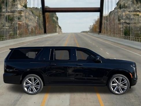 New 2026 Cadillac Escalade ESV Platinum Sport w/ LPO, Floor Liner Package AWD/4WD image 13