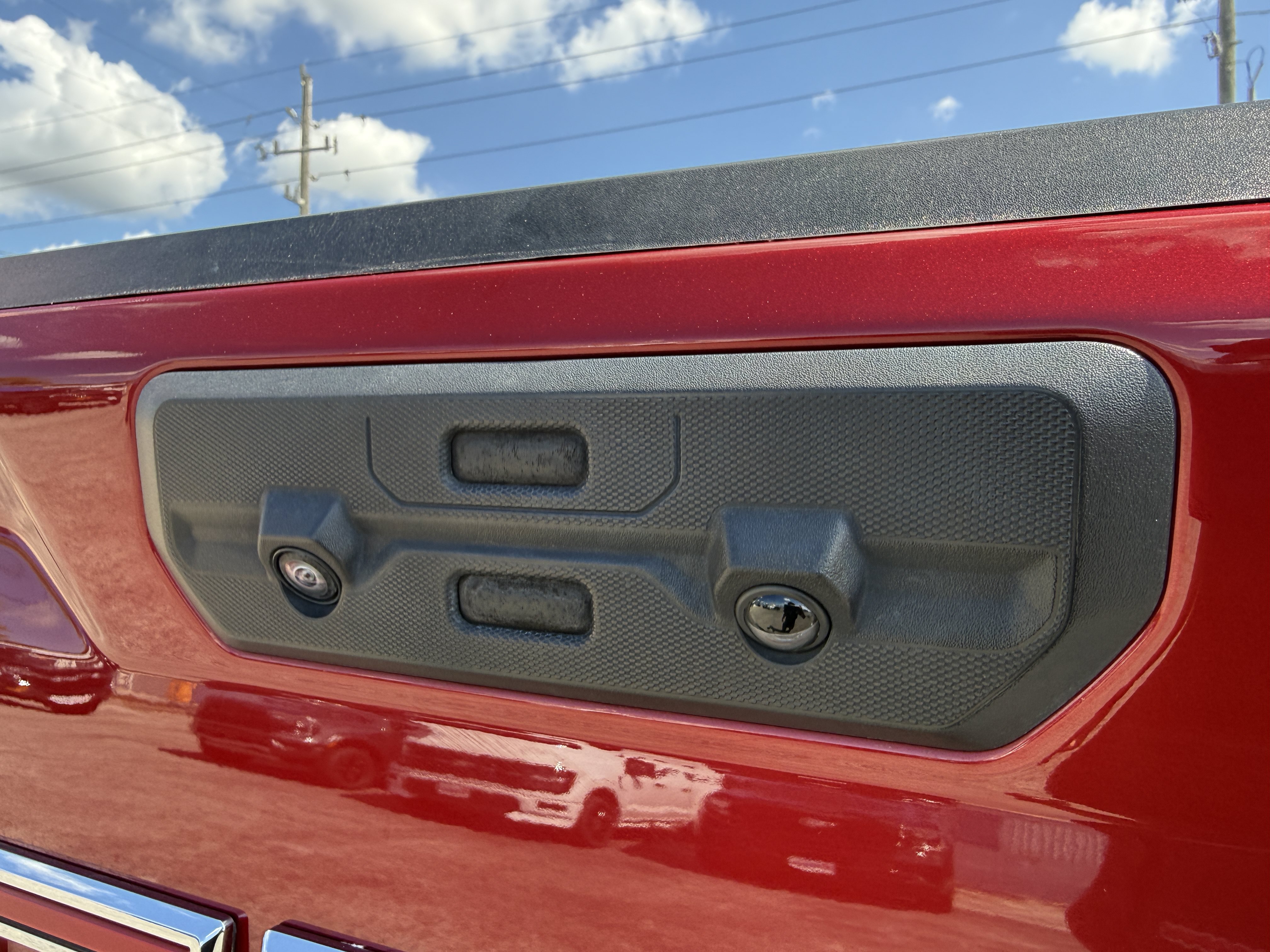 Used 2024 GMC Sierra 1500 AT4 w/ Technology Package AWD/4WD image 4
