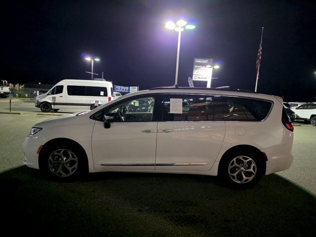Certified 2023 Chrysler Pacifica Limited FWD image 5