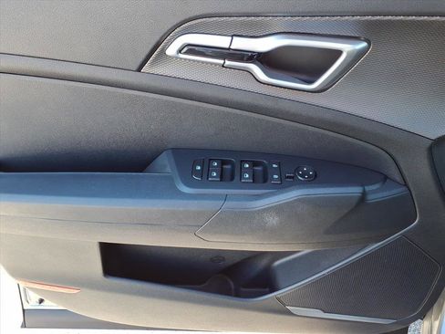 Used 2025 Kia Sportage LX FWD image 15
