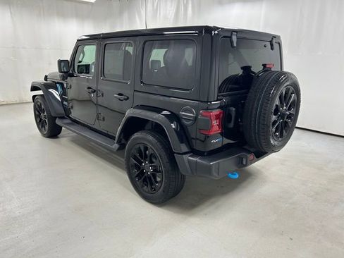 Used 2024 Jeep Wrangler Unlimited Sahara w/ Technology Group image 7