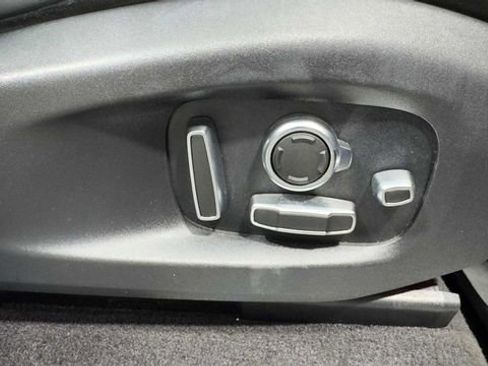 Used 2019 Land Rover Range Rover Sport SVR image 15