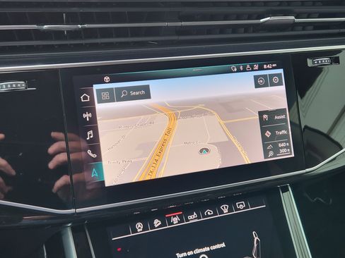 Used 2019 Audi Q8 Prestige w/ Luxury Package image 17