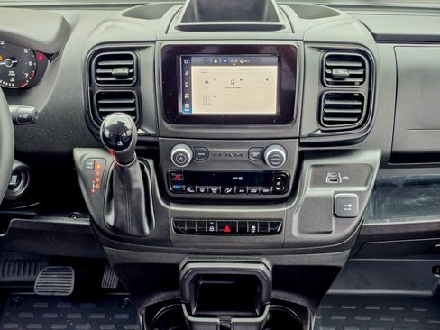 Used 2025 RAM ProMaster 2500 w/ Convenience Group image 15