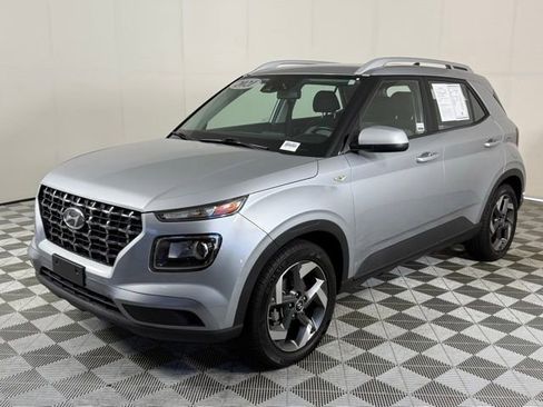 Used 2021 Volkswagen Tiguan SE w/ Panoramic Sunroof Package image 2