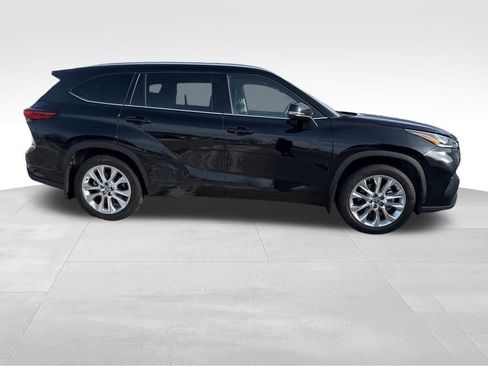 Used 2020 Toyota Highlander Limited image 3