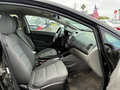 Used 2017 Kia Forte LX image 10