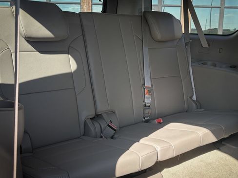 Used 2016 GMC Yukon XL SLT w/ Open Road Package AWD/4WD image 32