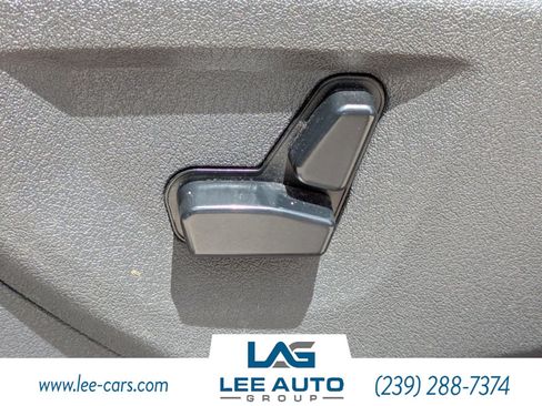 Used 2010 Jeep Commander Sport RWD image 16