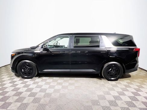 Used 2025 Kia Carnival FWD image 4