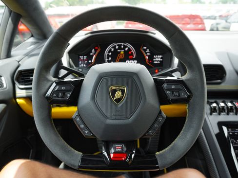 Used 2020 Lamborghini Huracan EVO AWD/4WD image 17