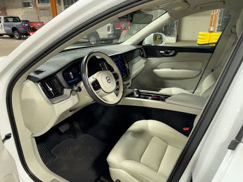 Used 2023 Volvo XC60 B5 Plus AWD/4WD image 30