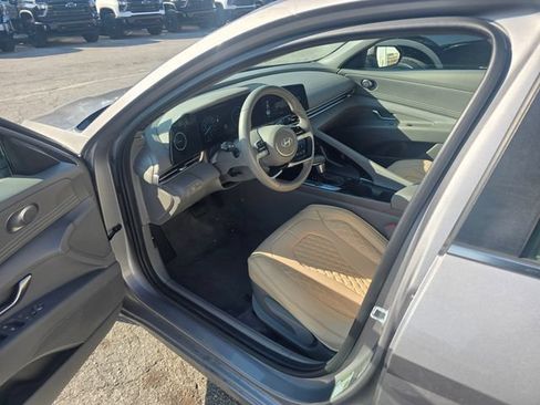 Used 2025 Hyundai Elantra SEL FWD image 14