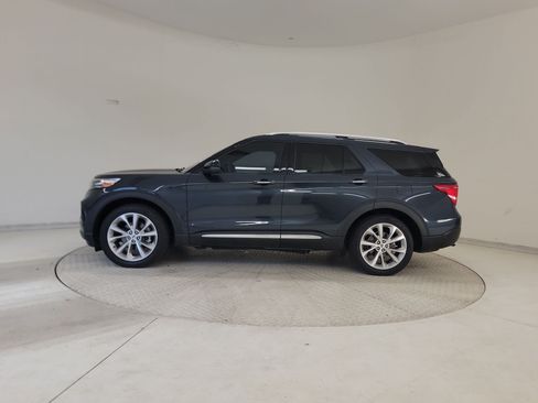 Used 2022 Ford Explorer Platinum w/ Equipment Group 601A RWD image 2
