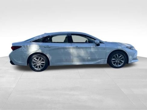 Used 2021 Toyota Avalon XLE w/ Moonroof Package FWD image 6